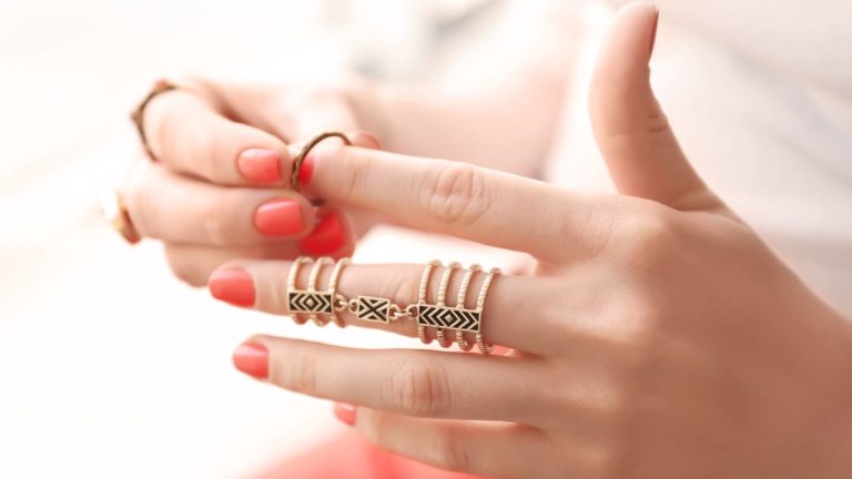Comment savoir sa taille de bague sans baguier ?