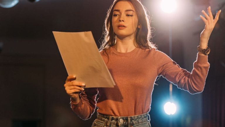 Nikki Rodriguez : taille, âge, parcours et ses awards