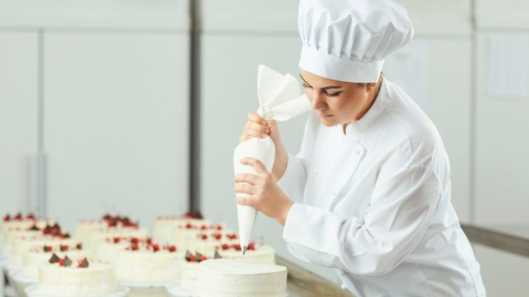 Noémie Honiat, sa taille, sa carrière et la pâtisserie !