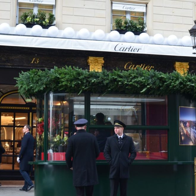 Boucles d&rsquo;oreilles Cartier à 28 euros au lieu de 28000€