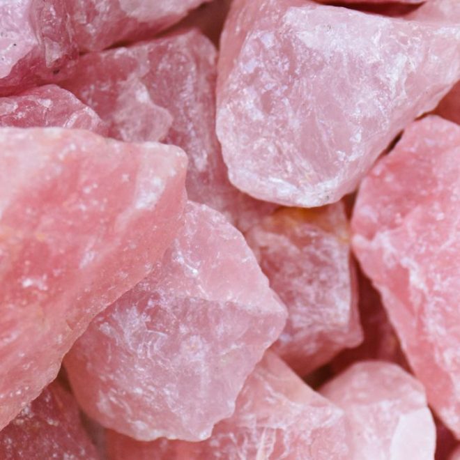 Comment utiliser le quartz rose, ses vertus et propriétés