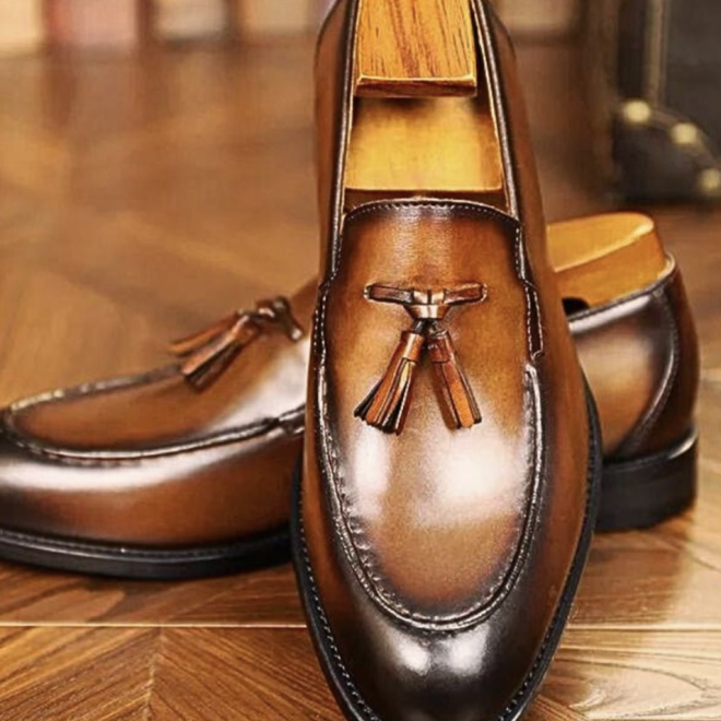Quelle est la différence entre des mocassins à glands classiques et des modèles plus modernes ?
