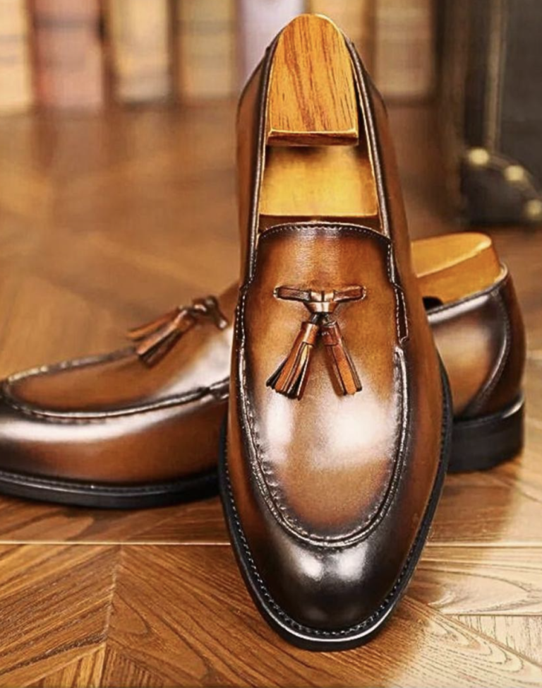 Quelle est la différence entre des mocassins à glands classiques et des modèles plus modernes ?