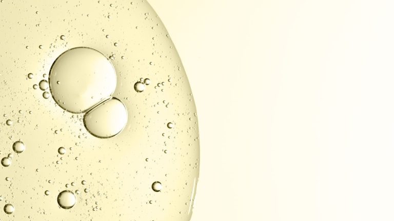 Niacinamide : qu’est-ce que c’est et quel est son rôle pour votre peau ?