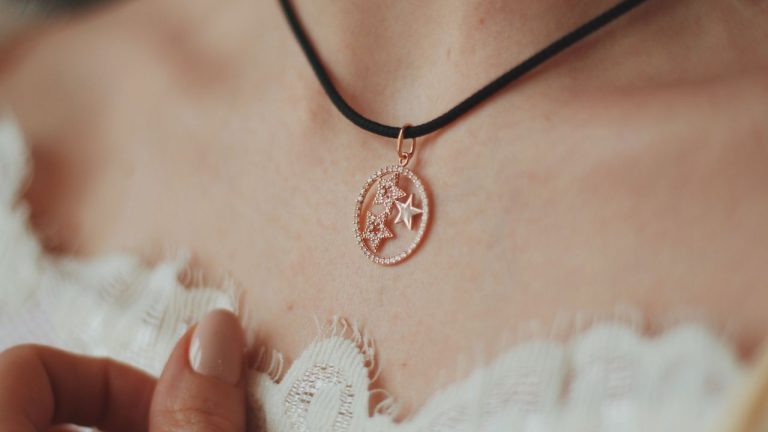 Comment choisir et porter un pendentif ?