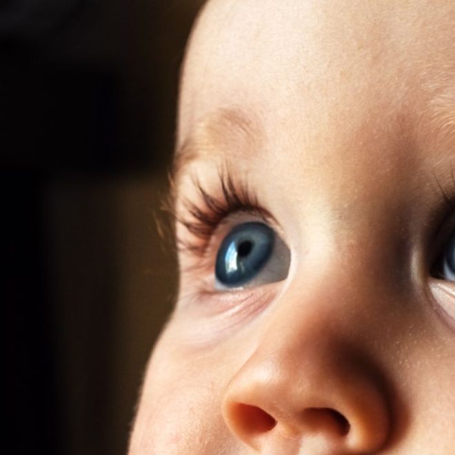 La couleur des yeux d&rsquo;un bébé : comment évolue-t-elle ?