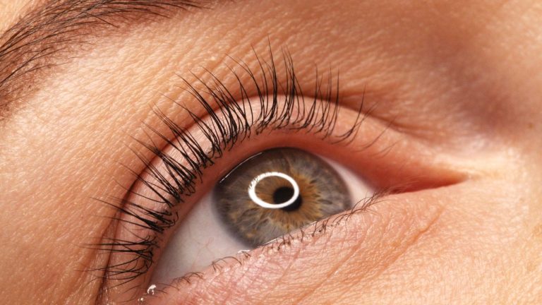 Point noir devant les yeux : quelle signification ?