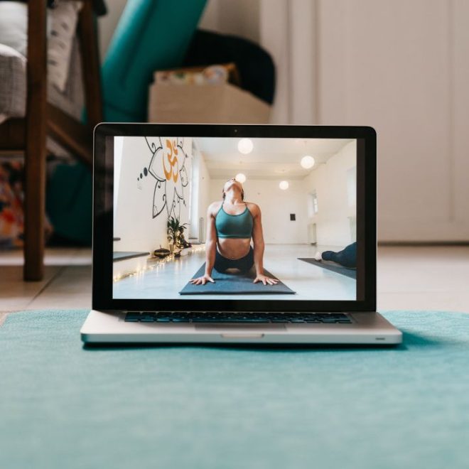 Découvrir le yoga en ligne avec des cours gratuits